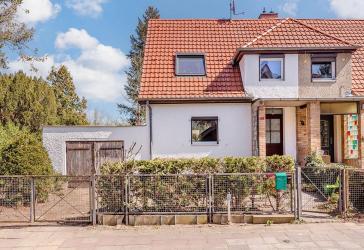 Charmante Doppelhaushälfte mit genehmigtem Anbau in Kleinmachnow