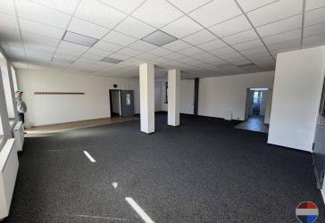 158 m² Bürofläche im Erdgeschoss mit anmietbaren Stellplätzen