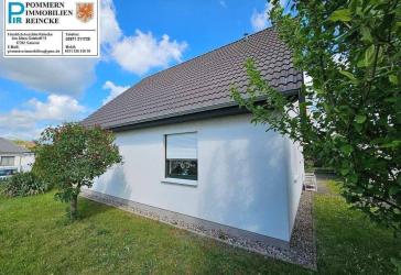 Haus, Garage und Garten im Mittelfeld der Hansestadt Anklam