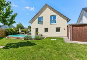 Sehr energieeffizientes modernes Wohnhaus A + LWWP + Photovoltaik mit Pool und Carport, Aegidienberg