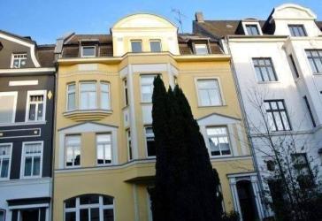 super schick und sehr gepflegte Wohnung im Patritzierhaus am Stadtrand Drei bis Vier-Raum mit Balkon