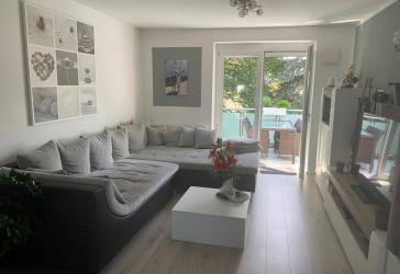 Schöne 2 Zimmerwohnung mit 2 Balkone Ost & West Seite