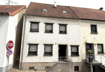 Provisionsfrei! Sanierungsbedürftiges 1–3 Familienhaus in Eppelborn-Bubach