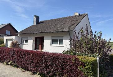 Substanz trifft Potenzial in Atteln - Jetzt anpacken! Gepflegtes Einfamilienhaus in ruhiger Lage.