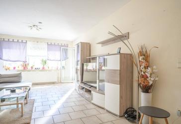 **Helle 3-Zimmer-Wohnung mit Loggia und großzügigem Wohnbereich**