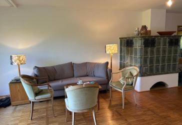 Großzügiges Haus; 210 qm auf zwei Etagen, Balkon, Kamin & Garten und Kachelofen
