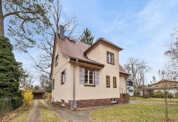Provisionsfrei - Charmantes Haus mit historischen Details und großem Garten in Seenähe