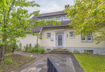 Vermietetes 2 Fam. Haus mit großem Grundstück Menden Richtg. Schwitten