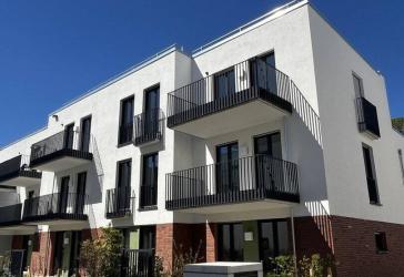 Neubau: Lichtdurchflutete 3-Zimmer-Wohnung mit Balkon