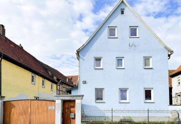 Freistehendes Einfamilienhaus mit Hof, Scheune & Nebengebäuden in Kronungen (Gemeinde Poppenhausen)