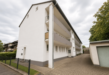 Gepflegte 3-Zimmer-Etagenwohnung mit Loggia, Kellerraum und Außenstellplatz in Kamen Heeren