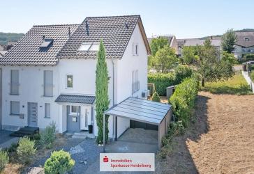 Ideal für die Familie! Neuwertige Doppelhaushälfte mit Garten, Terrasse und Carport in Rauenberg