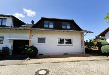 Schöne DHH in toller Lage mit Garage, Keller, gr. überdachter Terrasse, 2 Bädern, Solar + Sauna