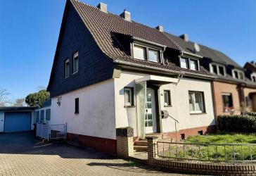 Doppelhaushälfte mit tollem Grundstück in beliebter Lage in Moers-Eick