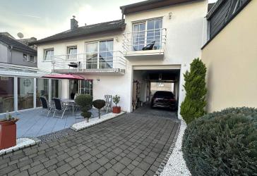 Wunderbares Anwesen, Einfamilienhaus mit Einliegerwohnung in 52353 Düren