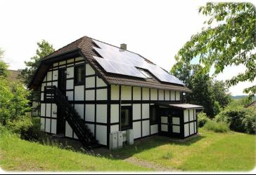 Ferienhaus mit zwei Wohneinheiten und PV-Anlage - Natur, Ruhe und Erholung am Kellerwald-Edersee!