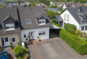 Komfortable Doppelhaushälfte in See-Nähe