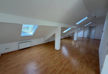 Provisionsfrei: Großzügige 5-Zimmer-Altbauwohnung mit Sonnenbalkon in Gostenhof