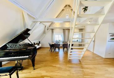 Außergewöhnliches Wohnen! Aufwendig sanierte 3,5-Zimmer-Galeriewohnung im Herzen von Traunstein