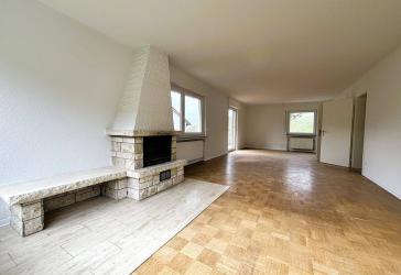 Erstbezug nach Sanierung - Schöne 3,5-Zimmer-Wohnung im OG an den Weinbergen
