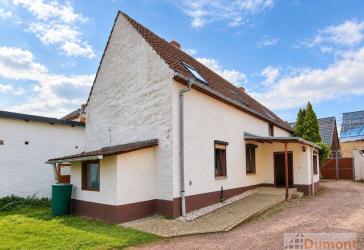 Großzügiges Einfamilienhaus mit viel Platz, Nebengelass und weitläufigem Garten nahe bei Halle.