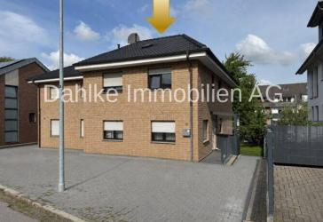 Großzügige Doppelhaushälfte mit Souterrainbereich, Garten und Stellplätzen in Hückelhoven-Baal