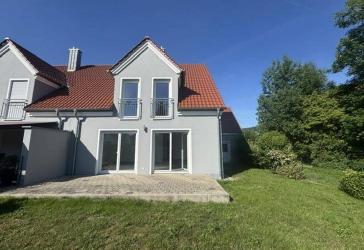 Frisch renovierte Doppelhaushälfte mit Garten in Schrobenhausen-Steingriff (provisionsfrei)