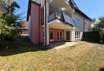 schöne 4 Zimmerwohnung mit Garten und Tiefgaragenstellplatz !