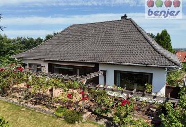 Komfortabler Walmdachbungalow mit Sauna in attraktiver Wohnlage