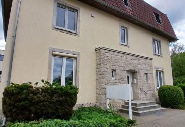 Voll möblierte 2-Raum-Wohnung im EG mit Terrasse, EBK und Stellplatz Roßlau