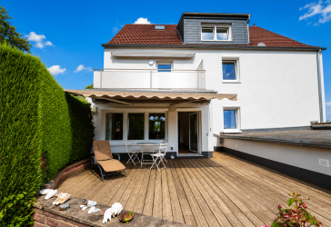 Exklusiv saniertes 3-Familienhaus in Bad Wilhelmshöhe | Garten | 4 Garagen | Top-Zustand