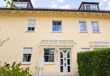 Traumhafter Blick ins Grüne- sehr helle, luftige DG-Wohnung in Waldtrudering