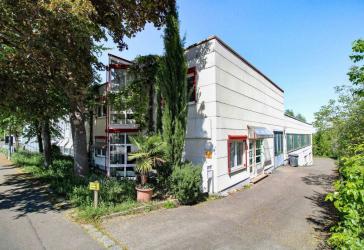 Wohn- und Geschäftshaus mit Produktionsfläche und großer Wohnung in Stuttgart-Hallschlag