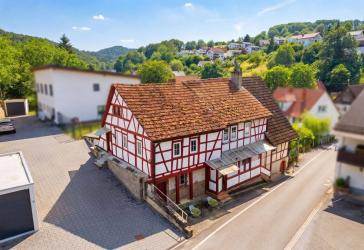 Gemütliches Fachwerkhaus auf großem Grundstück