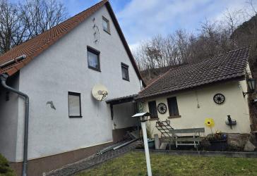 Einfamilienhaus mit Garage und Nebengebäude in Breitungen