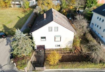 | EFH mit Potenzial zur Neugestaltung | Renovierungsbedürftiges Einfamilienhaus mit Ausbaureserve
