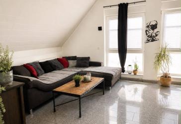 Moderne Singlewohnung mit Stellplatz in verkehrsgünstiger Wohnlage zu vermieten!