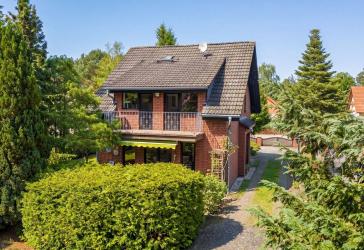 Charmantes Familienhaus mit 693 m² Gartenparadies in ruhiger, etablierter Wohnlage + 5 Stellplätze