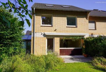 Ideal für Familien - EFH in zentraler Lage von Feldmark mit Garten und Garage