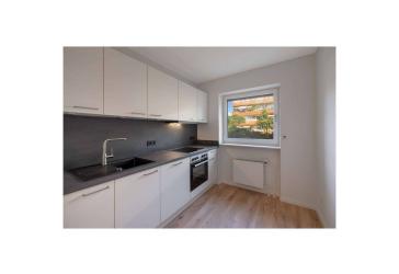 Stilvolle 3-Zimmer-Wohnung mit Einbauküche und Balkon