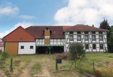 Gebäudeensemble mit großem Grundstück für Modernisierer und Projektentwickler in Reinhardshagen