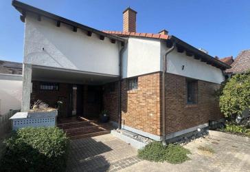 Stilvolles Einfamilienhaus mit Einliegerwohnung