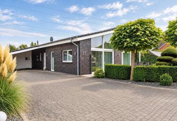 Bungalow mit besonderer Architektur - Licht, Raum und Wohnqualität in Friedrichsfehn