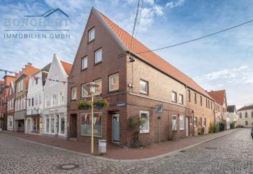 Zentrales Wohn- und Geschäftshaus mit 6 Einheiten und Ausbaureserve zu verkaufen