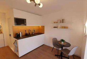 Helle, neu möblierte 1-Zi Wohnung S-Bahn fussläufig, 14min zum Ostbahnhof incl. Küche, Bad, Internet