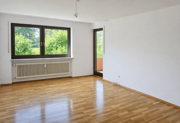Helle 4 Zimmer Wohnung mit Südbalkon, TG Stellplatz – sofort frei
