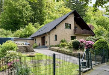 Stilvolles Wohnen für Familien im Grünen - modernisiert, hochwertig, großzügig
