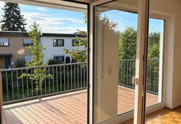 Provisionsfrei: 3-Zimmer-Wohnung mit grossem Süd-Balkon, Keller und Stellplatz