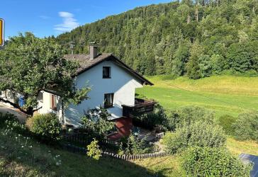 Großzügiges Einfamilienhaus mit ELW in schöner Ortsrandlage