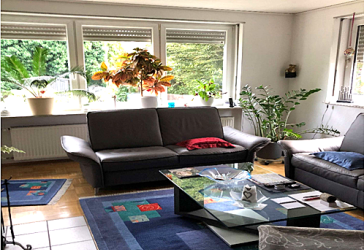 Wunderschöne 4-Zimmer-Wohnung in idyllischer Lage eines Zweifamilienhauses mit einem liebevoll gestalteten Garten.
